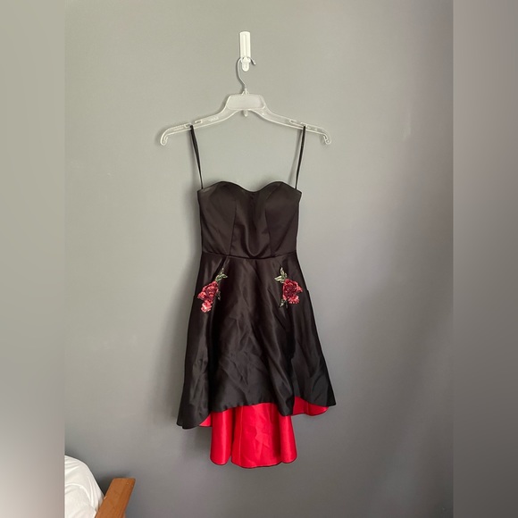 Lucci Lu Black and Red Satin Beaded Dress Womens Size 0 - Picture 2 of 5